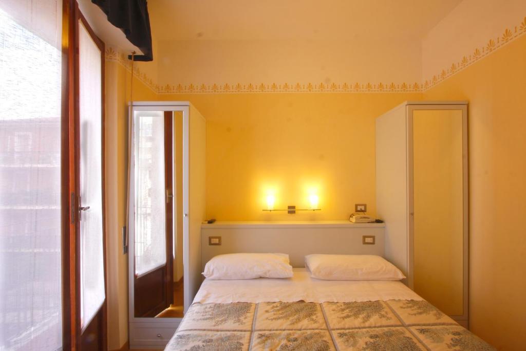 Hotel Centrale San Benedetto del Tronto Bilik gambar